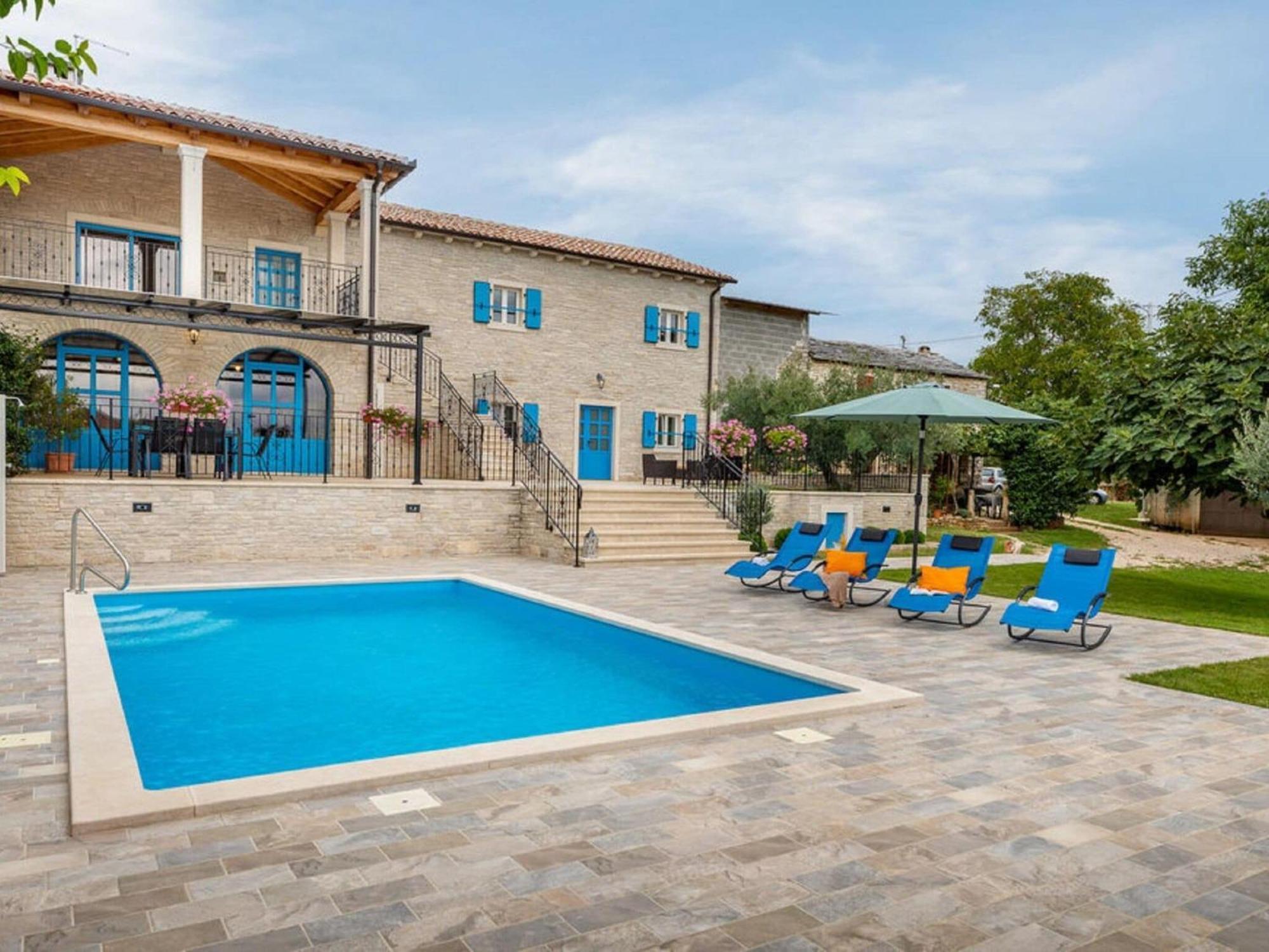 Stylish With Swimming Pool And Garden Villa Cepic
